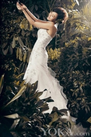 A Duo в Wedding Dress