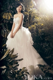 A Duo в Wedding Dress