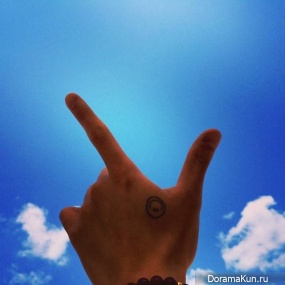 G-DRAGON @xxxibgdrgn G-DRAGON @xxxibgdrgn