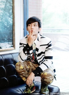 Aaron Yan для iWalker June 2013