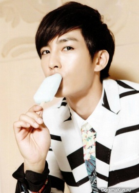 Aaron Yan для iWalker June 2013