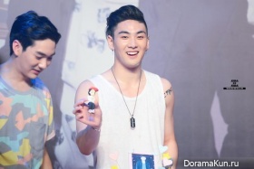 NU'EST