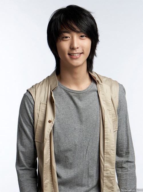 Hyun Woo