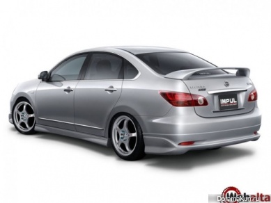 Машина Донхэ из Super Junior (Nissan Bluebird Sylphy и AUDI A5)