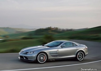 Машина Хань Гэна (бывший участник Super Junior) (Mercedes Benz SLR McLaren):