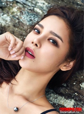 Park Si Yeon для Cosmopolitan December 2016