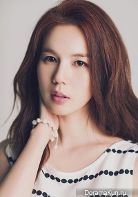 Park Shi Eun