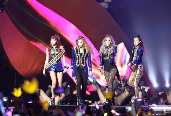 2NE1 MAMA 2015