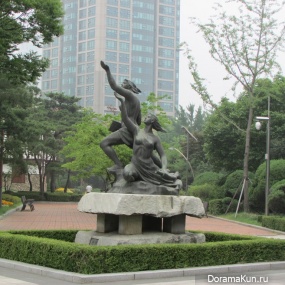 Confessions of a blonde in Seoul