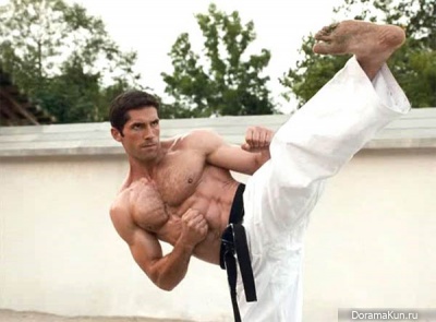 Scott Adkins