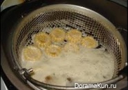 Якква (약과)