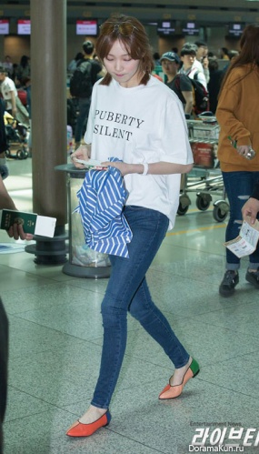asiafashion/Lee Sung Kyung