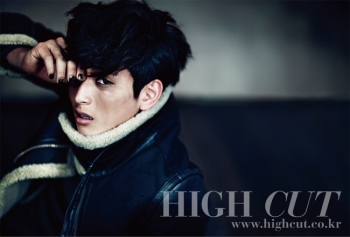 2AM's Jinwoon для High Cut Vol. 65