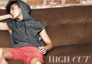 Yoo Ah In & HyunA для High Cut Vol. 74